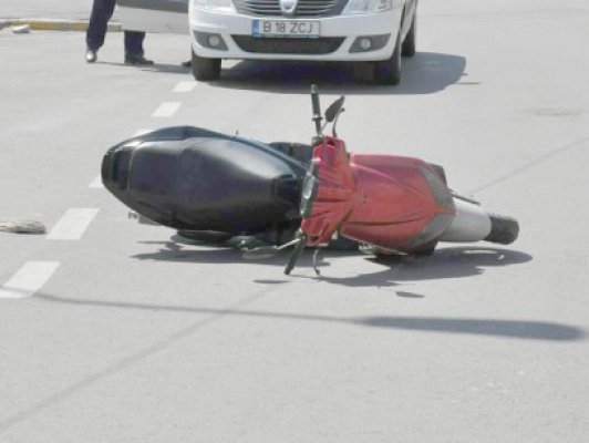 Mopedist accidentat, internat la Spitalul Judeţean